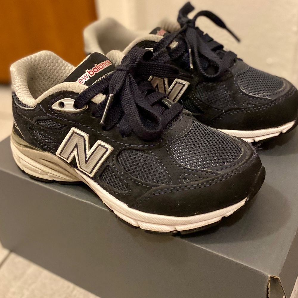 SOLD——-New balance 990v3 - kids size 11